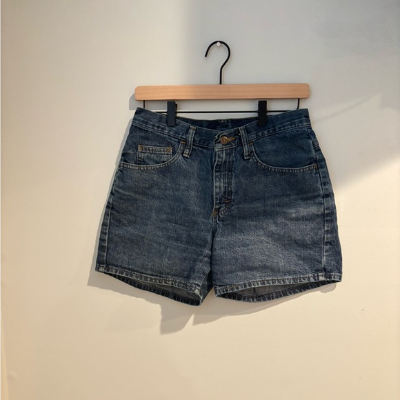 Riders by Lee Pants - Size 4/6 denim lee riders. They fit like mom shorts and have nice button details